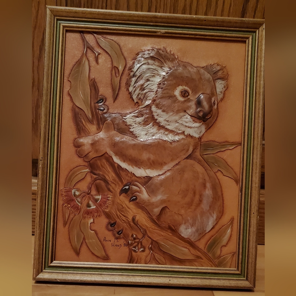 Vintage Koala art, leatherwork sculpted and hand colored - Picture 1 of 10